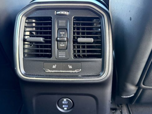 Used 2024 Porsche Macan Base image 23