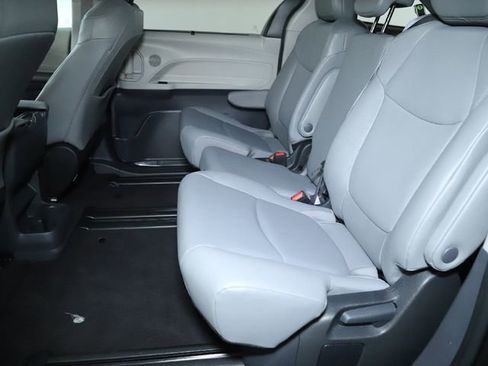 Used 2024 Toyota Sienna XLE image 28