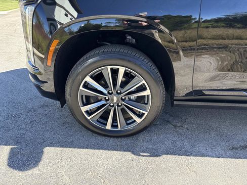 Used 2025 Cadillac Escalade ESV Sport image 9