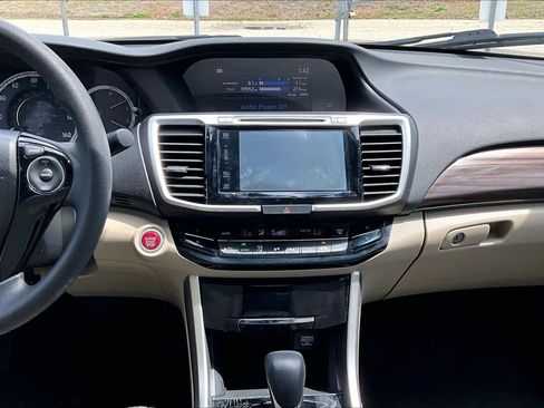 Used 2016 Honda Accord EX image 6