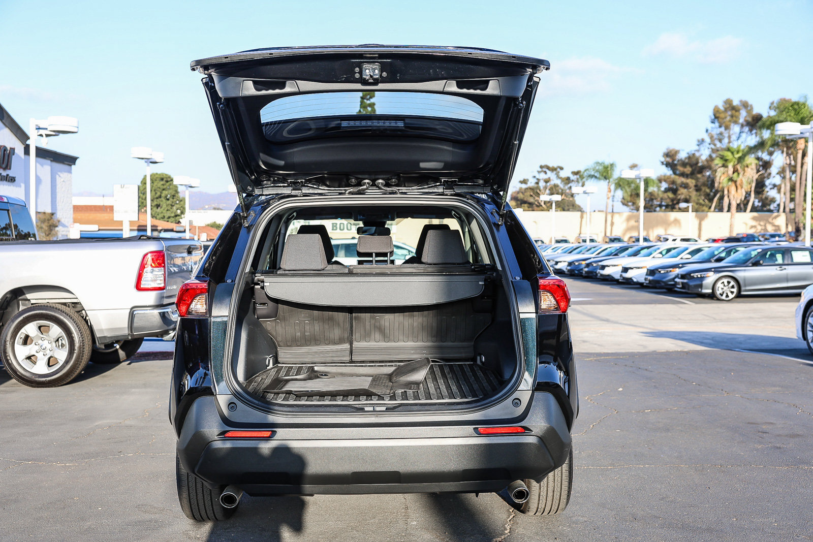 Used 2025 Toyota RAV4 LE AWD/4WD image 24