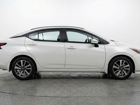Used 2025 Nissan Versa SV image 11