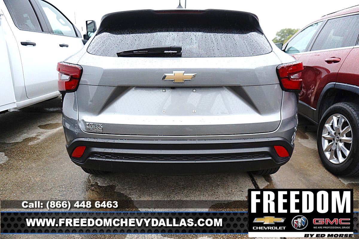 Used 2026 Chevrolet Trax LS FWD image 4