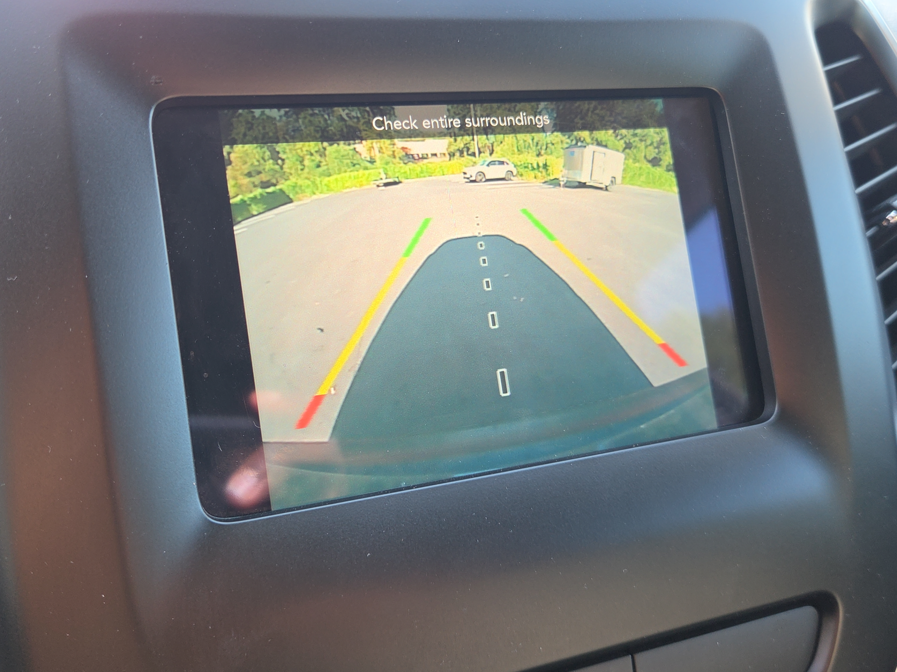 Used 2019 Jeep Cherokee Latitude Plus FWD image 18