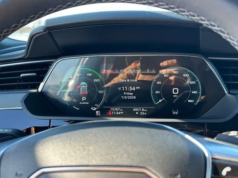 Used 2024 Audi Q8 e-tron Prestige image 33