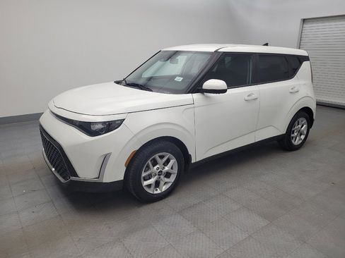 Used 2023 Kia Soul LX w/ LX Technology Package image 2