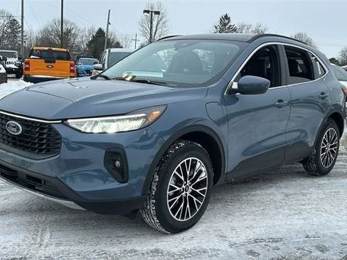 New 2026 Ford Escape SE image 2