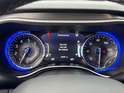 Used 2024 Chrysler Pacifica Touring-L image 25