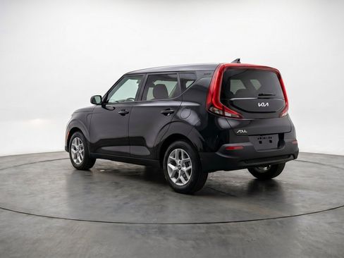 Used 2025 Kia Soul LX w/ LX Technology Package FWD image 6