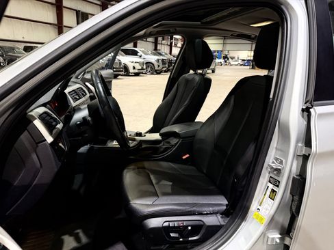 Used 2014 BMW 320i Sedan RWD image 13