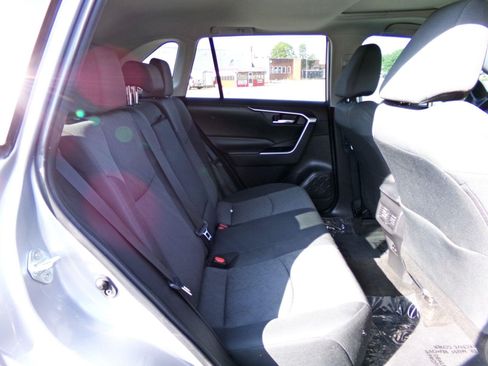 Used 2022 Toyota RAV4 XLE w/ Convenience Package FWD image 15