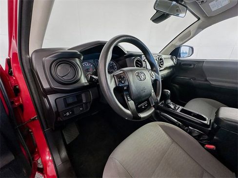 Used 2018 Toyota Tacoma SR image 9