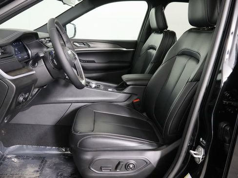 New 2026 Jeep Grand Cherokee Limited w/ Limited Altitude Package AWD/4WD image 15