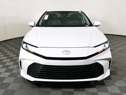 Used 2025 Toyota Camry LE image 8