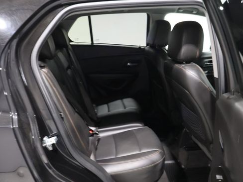 Used 2022 Chevrolet Trax LT w/ Premium Seat Package image 21