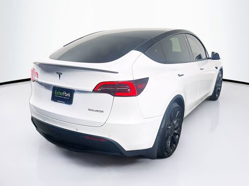 Used 2022 Tesla Model Y Performance AWD/4WD image 9