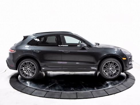 Certified 2025 Porsche Macan image 8