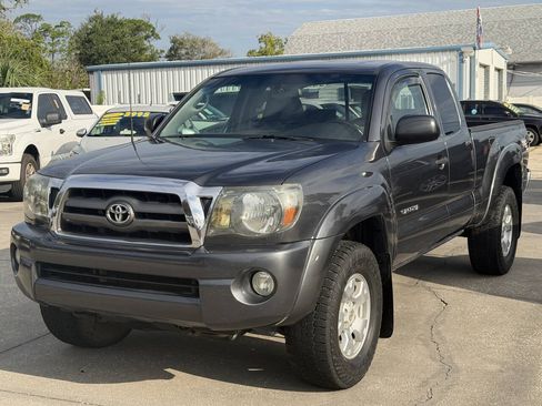 Used 2010 Toyota Tacoma PreRunner RWD image 4