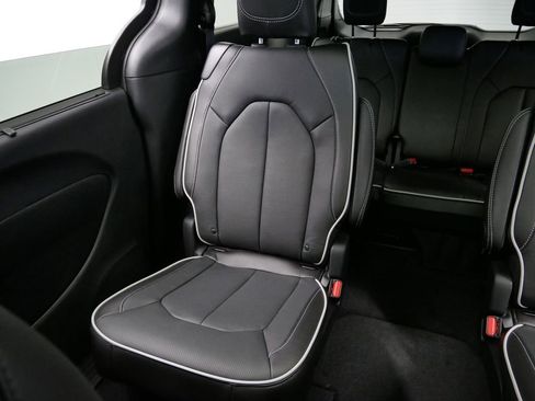 New 2026 Chrysler Pacifica Limited w/ S Appearance Package AWD/4WD image 19