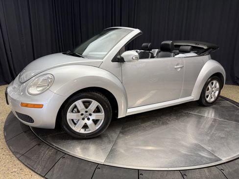 Used 2006 Volkswagen Beetle Convertible w/ Package 1 image 3