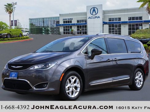 Used 2020 Chrysler Pacifica Touring-L w/ Tire & Wheel Group image 1
