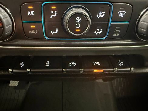 Used 2018 Chevrolet Silverado 1500 LT w/ All Star Edition AWD/4WD image 18