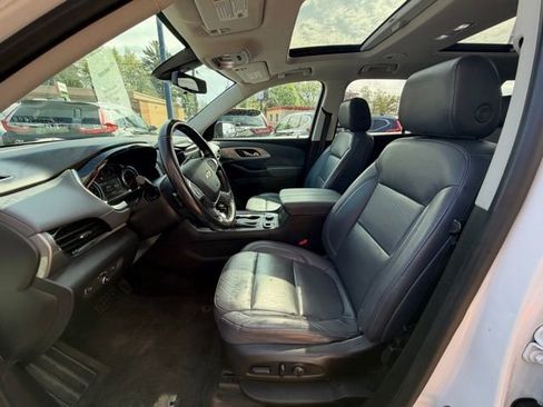 Used 2019 Chevrolet Traverse LT w/ LPO, Blackout Package AWD/4WD image 9