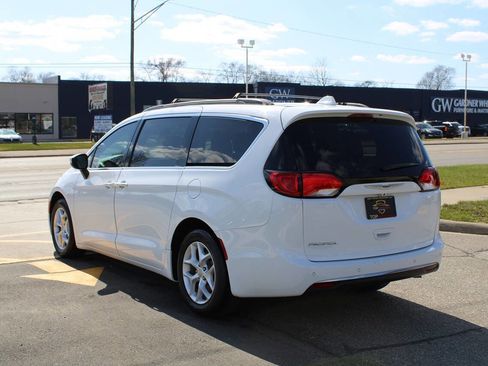 Used 2017 Chrysler Pacifica Touring Plus w/ Tire & Wheel Group image 6
