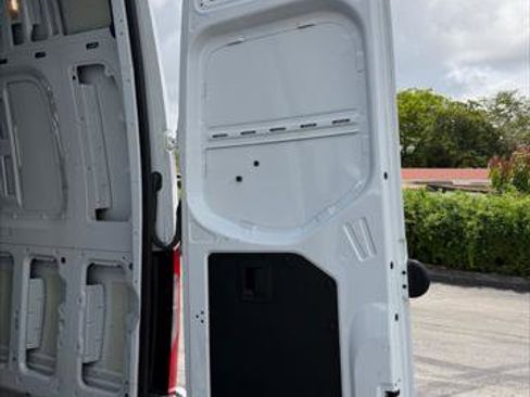 Used 2021 Mercedes-Benz Sprinter 2500 image 21
