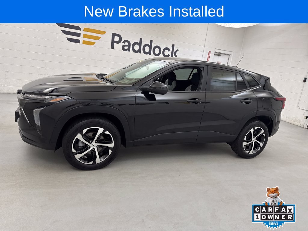 Used 2024 Chevrolet Trax RS w/ Driver Confidence Package FWD image 2