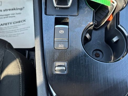 Used 2025 Nissan Rogue SV FWD image 25