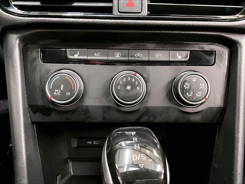 Used 2022 Volkswagen Taos SE image 36