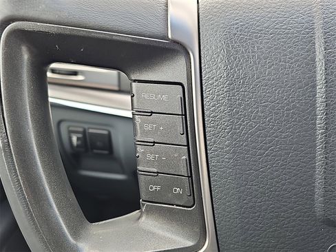 Used 2010 Lincoln MKZ image 16