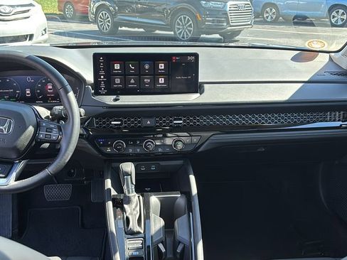 Used 2025 Honda Accord Touring image 12