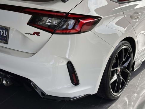 Used 2024 Honda Civic Type R image 10