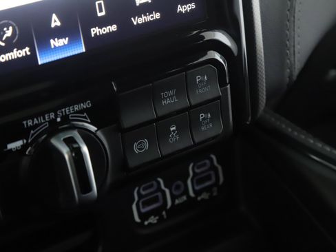 Used 2024 RAM 2500 Limited AWD/4WD image 16