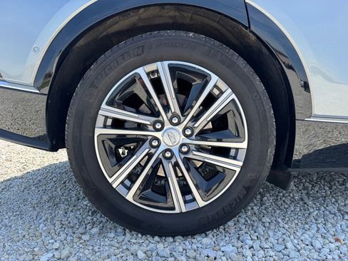 Used 2024 Cadillac Lyriq Luxury AWD/4WD image 17