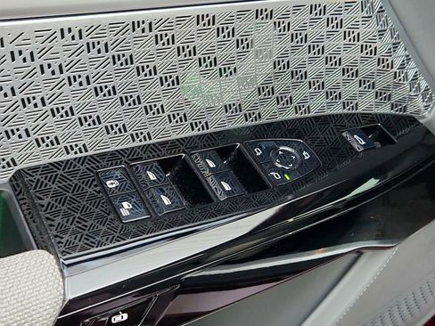 Used 2023 BMW i7 xDrive60 image 23