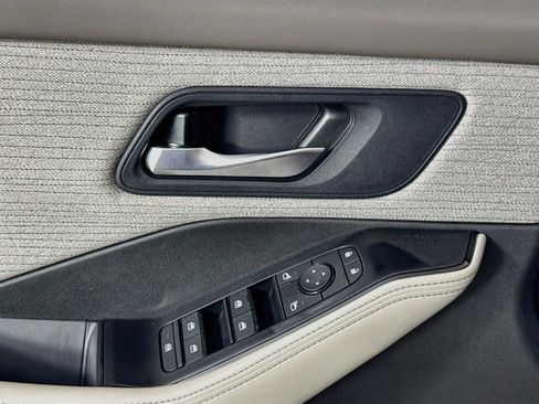 Used 2023 Nissan Rogue SV FWD image 23