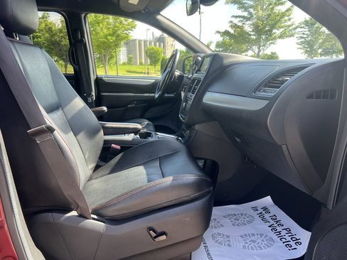Used 2019 Dodge Grand Caravan GT FWD image 11