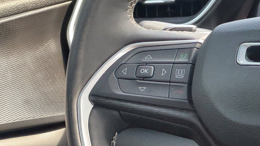 Used 2023 Jeep Grand Cherokee Altitude AWD/4WD image 18