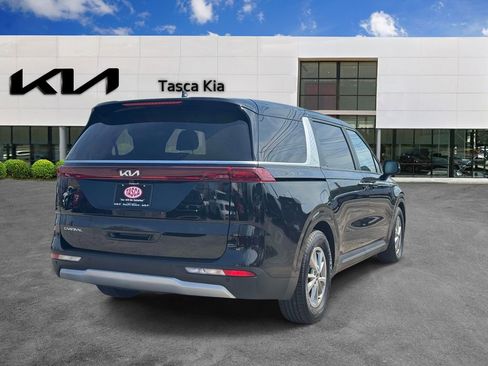 Used 2024 Kia Carnival LX image 4