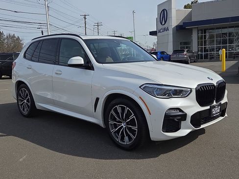 Used 2021 BMW X5 xDrive40i w/ M Sport Package image 4
