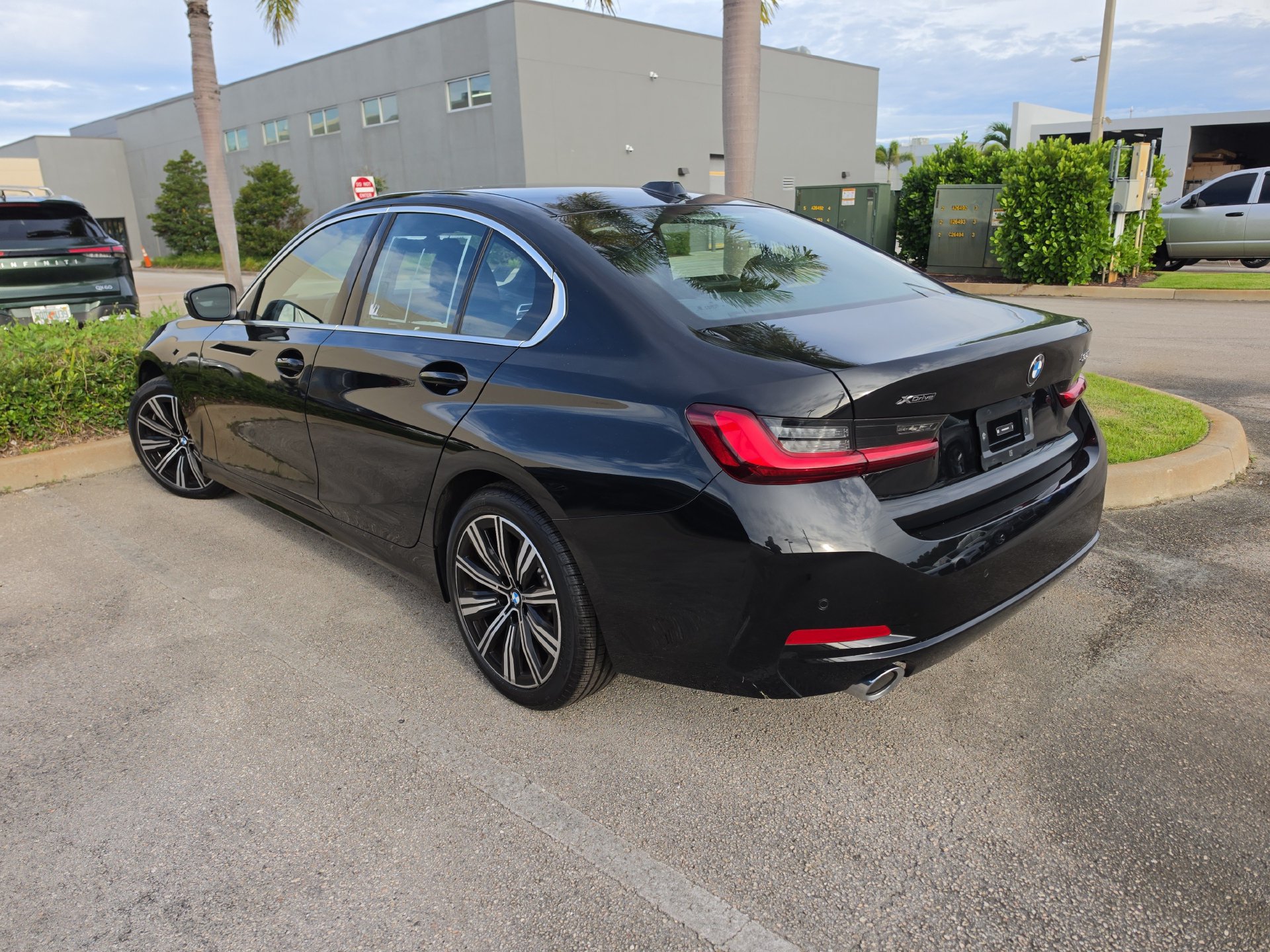 Used 2025 BMW 330i xDrive Sedan AWD/4WD image 4