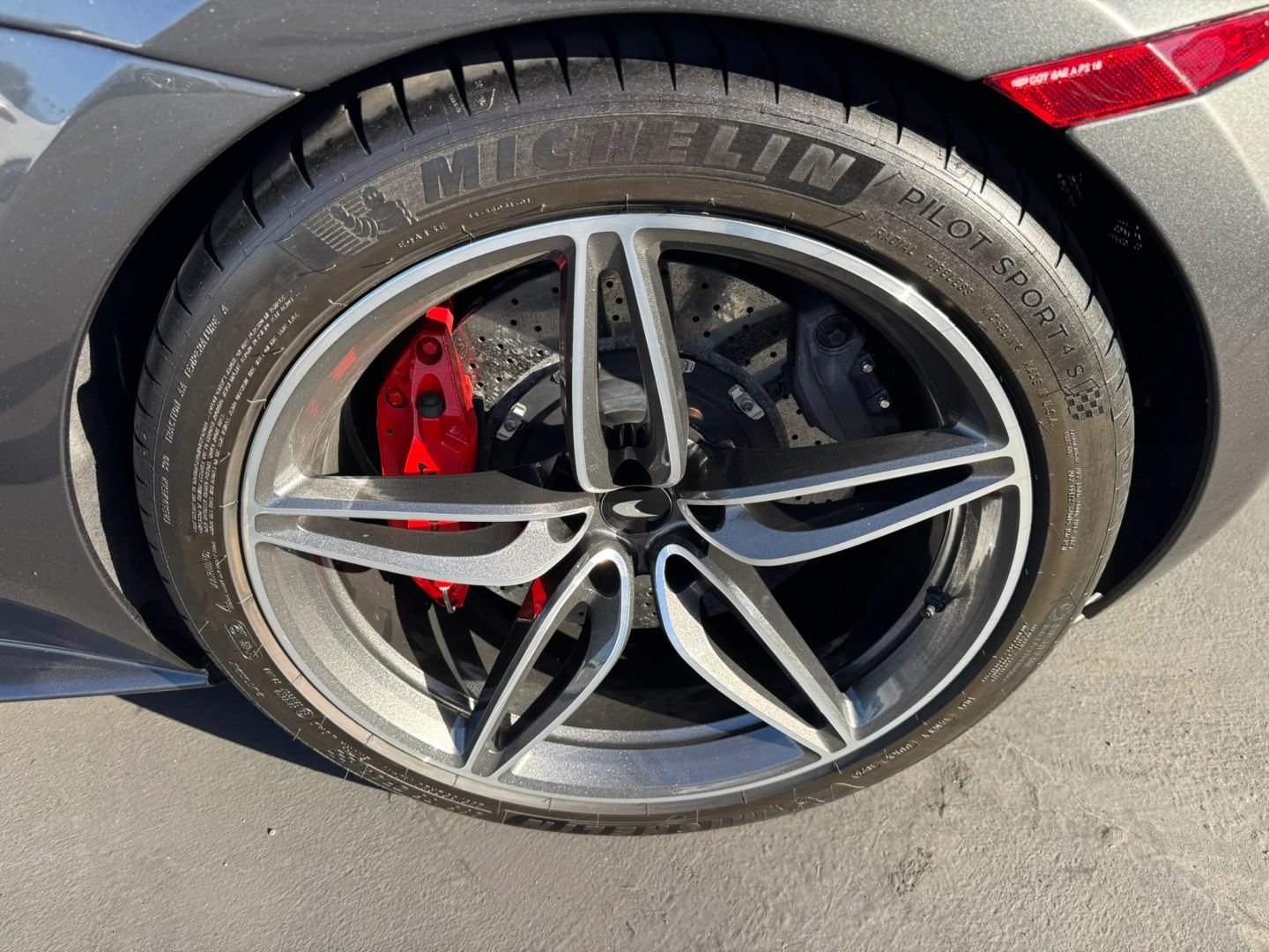 Used 2019 McLaren 570S Spider RWD image 45