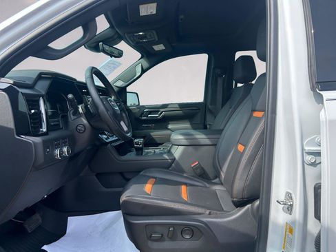Used 2025 GMC Sierra 1500 AT4 w/ Technology Package image 9