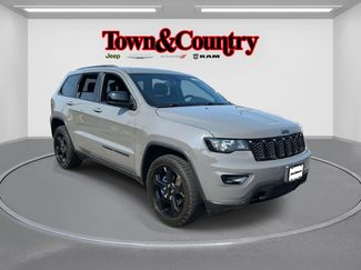 Certified 2020 Jeep Grand Cherokee Laredo image 1