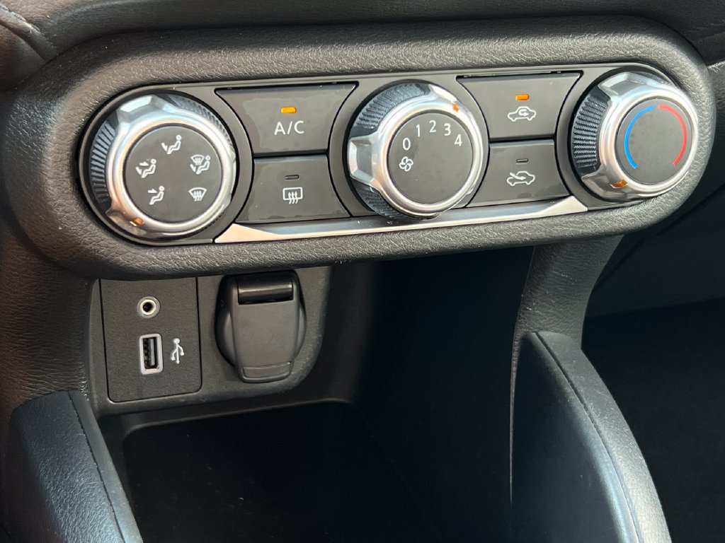 Used 2021 Nissan Versa S FWD image 31