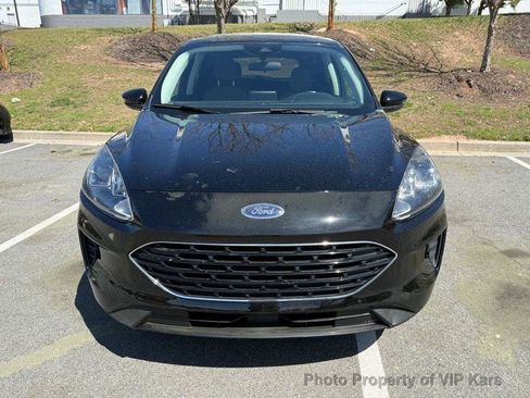 Used 2022 Ford Escape SE w/ SE Sport Appearance Package FWD image 2