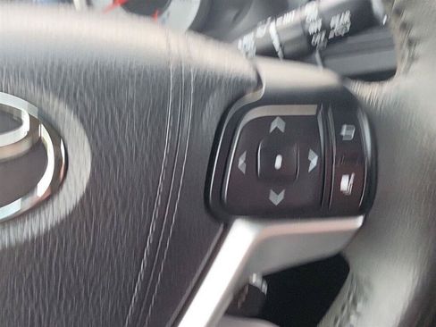 Used 2016 Toyota Sienna SE Premium FWD image 8